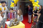 Amsterdam 2 augustus 2017  
Premiere emoji de film in pathe arena. Arjen Lubach met kinderen van zijn vriendin
