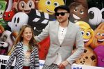 Amsterdam 2 augustus 2017  
Premiere emoji de film in pathe arena. Arjen Lubach met kinderen van zijn vriendin