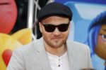 Amsterdam 2 augustus 2017  
Premiere emoji de film in pathe arena. Arjen Lubach met kinderen van zijn vriendin