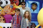 Amsterdam 2 augustus 2017  
Premiere emoji de film in pathe arena. Arjen Lubach met kinderen van zijn vriendin