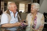 Vlaardingen 17 juli 2017
Bas v Toor vraagt zijn vrouw Coby opnieuw ten huwelijk met een grote ring