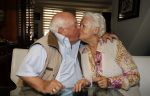 Vlaardingen 17 juli 2017
Bas v Toor vraagt zijn vrouw Coby opnieuw ten huwelijk met een grote ring
