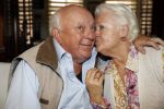 Vlaardingen 17 juli 2017
Bas v Toor vraagt zijn vrouw Coby opnieuw ten huwelijk met een grote ring