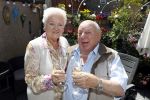 Vlaardingen 17 juli 2017
Bas v Toor vraagt zijn vrouw Coby opnieuw ten huwelijk met een grote ring