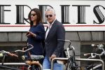 Amsterdam 2 augustus 2017
Bram Moszkowicz en zijn vriendin Nienke Hoogervorst verlaten haar kantoor.