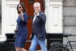 Amsterdam 2 augustus 2017
Bram Moszkowicz en zijn vriendin Nienke Hoogervorst verlaten haar kantoor.