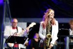 Amsterdam 6 augustus 2017 
Willeke Alberti en Candy Dulfer treden op ter afsluiting van de Gay parade op de dam.