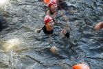 Amsterdam 3 september 2017  
ALS Cityswim in de amsterdamse grachten. Johnny de Mol jr en Rick Brandsteder zemmen met Ralph en Carlijn de Vies en hun kinderen  zoon Daniel en  hun dochter