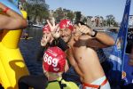 Amsterdam 3 september 2017  
ALS Cityswim in de amsterdamse grachten. Johnny de Mol jr en Rick Brandsteder zemmen met Ralph en Carlijn de Vies en hun kinderen  zoon Daniel en  hun dochter