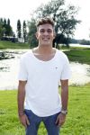 Eiland van Maurik 4 september 2017
Groepsfoto met Nicolette Kluijver en Dennis Weening met Marieke Elsinga, Anouk Hoogendijk, Roeland Fernhout, Niels Gomperts, Carolina Dijkhuizen, Henk Poort, Joelle Witschge, Richard Witschge, Shelly Sterk, Soundos El Ahmadi, Danny Froger, Kaj Gorgels, Nicole Buch en Brace. tijdens de persviewing van Expeditie Robinson 2017 op het Eiland van Maurik