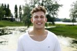 Eiland van Maurik 4 september 2017
Groepsfoto met Nicolette Kluijver en Dennis Weening met Marieke Elsinga, Anouk Hoogendijk, Roeland Fernhout, Niels Gomperts, Carolina Dijkhuizen, Henk Poort, Joelle Witschge, Richard Witschge, Shelly Sterk, Soundos El Ahmadi, Danny Froger, Kaj Gorgels, Nicole Buch en Brace. tijdens de persviewing van Expeditie Robinson 2017 op het Eiland van Maurik