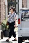 Amsterdam 22 juli 2017
Caro Emerald zwanger wandelend met haar dochter