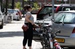 Amsterdam 22 juli 2017
Caro Emerald zwanger wandelend met haar dochter