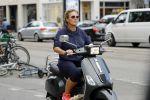 Amsterdam 1 september 2017 
Jan en Monique des Bouvrie met hun kinderen Bo en Jan jr op de pc hooftstraat.
Caroline Tensen en de weduwe van Joop Braakhekke Wim staan te kletsen.