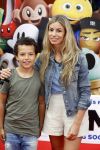 Amsterdam 2 augustus 2017  
Premiere emoji de film in pathe arena. Christie Bokma met zoon
