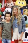 Amsterdam 2 augustus 2017  
Premiere emoji de film in pathe arena. Christie Bokma met zoon