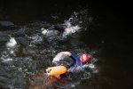 Amsterdam 3 september 2017  
ALS Cityswim in de amsterdamse grachten. Johnny de Mol jr en Rick Brandsteder zemmen met Ralph en Carlijn de Vies en hun kinderen  zoon Daniel en  hun dochter