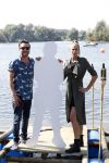 Eiland van Maurik 4 september 2017
Groepsfoto met Nicolette Kluijver en Dennis Weening met Marieke Elsinga, Anouk Hoogendijk, Roeland Fernhout, Niels Gomperts, Carolina Dijkhuizen, Henk Poort, Joelle Witschge, Richard Witschge, Shelly Sterk, Soundos El Ahmadi, Danny Froger, Kaj Gorgels, Nicole Buch en Brace. tijdens de persviewing van Expeditie Robinson 2017 op het Eiland van Maurik
