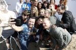 Eiland van Maurik 4 september 2017
Groepsfoto met Nicolette Kluijver en Dennis Weening met Marieke Elsinga, Anouk Hoogendijk, Roeland Fernhout, Niels Gomperts, Carolina Dijkhuizen, Henk Poort, Joelle Witschge, Richard Witschge, Shelly Sterk, Soundos El Ahmadi, Danny Froger, Kaj Gorgels, Nicole Buch en Brace. tijdens de persviewing van Expeditie Robinson 2017 op het Eiland van Maurik