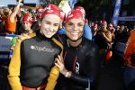 Amsterdam 3 september 2017  
ALS Cityswim in de amsterdamse grachten. Johnny de Mol jr en Rick Brandsteder zemmen met Ralph en Carlijn de Vies en hun kinderen  zoon Daniel en  hun dochter. 
Diane Janknegt met dochter