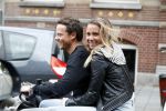 Amsterdam 24 juli 2017  
Ellen Hoog achter op de scooter bij haar man Kelvin de Lang