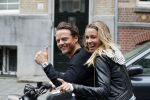Amsterdam 24 juli 2017  
Ellen Hoog achter op de scooter bij haar man Kelvin de Lang