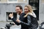 Amsterdam 24 juli 2017  
Ellen Hoog achter op de scooter bij haar man Kelvin de Lang