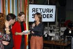 Amsterdam 14 september 2017
Presentatie nieuwe produkten return to sender met Katja Schuurman. Hannah Verboom presenteert het gebeuren. Verder aanwezig de ouders van Katja Birgit Schuurman met Arne Toonen Thijs Romer Sammie en Freek  van Noortwijk. Elsemieke Havenga