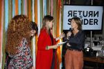 Amsterdam 14 september 2017
Presentatie nieuwe produkten return to sender met Katja Schuurman. Hannah Verboom presenteert het gebeuren. Verder aanwezig de ouders van Katja Birgit Schuurman met Arne Toonen Thijs Romer Sammie en Freek  van Noortwijk. Elsemieke Havenga