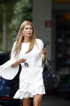 Amsterdam 31 juli 2017  
Estelle Cruijff bij benzinepomp