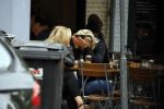 Amsterdam 11 juli 2017
Eva Jinek met vriendin Kristien v Dillen op terras