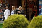 Amsterdam 11 juli 2017
Eva Jinek met vriendin Kristien v Dillen op terras