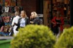 Amsterdam 11 juli 2017
Eva Jinek met vriendin Kristien v Dillen op terras