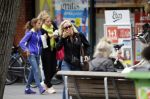 Amsterdam 11 juli 2017
Eva Jinek met vriendin Kristien v Dillen op terras