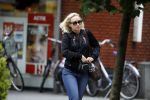 Amsterdam 11 juli 2017
Eva Jinek met vriendin Kristien v Dillen op terras