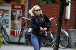 Amsterdam 11 juli 2017
Eva Jinek met vriendin Kristien v Dillen op terras