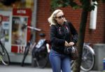 Amsterdam 11 juli 2017
Eva Jinek met vriendin Kristien v Dillen op terras
