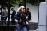 Amsterdam 11 juli 2017
Eva Jinek met vriendin Kristien v Dillen op terras