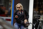 Amsterdam 11 juli 2017
Eva Jinek met vriendin Kristien v Dillen op terras