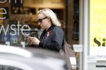 Amsterdam 11 juli 2017
Eva Jinek met vriendin Kristien v Dillen op terras