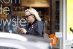 Amsterdam 11 juli 2017
Eva Jinek met vriendin Kristien v Dillen op terras