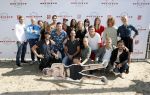 Eiland van Maurik 4 september 2017
Groepsfoto met Nicolette Kluijver en Dennis Weening met Marieke Elsinga, Anouk Hoogendijk, Roeland Fernhout, Niels Gomperts, Carolina Dijkhuizen, Henk Poort, Joelle Witschge, Richard Witschge, Shelly Sterk, Soundos El Ahmadi, Danny Froger, Kaj Gorgels, Nicole Buch en Brace. tijdens de persviewing van Expeditie Robinson 2017 op het Eiland van Maurik