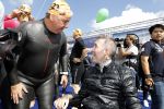 Amsterdam 3 september 2017  
ALS Cityswim in de amsterdamse grachten. Fernando Ricksen met Rene Froger