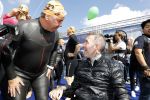 Amsterdam 3 september 2017  
ALS Cityswim in de amsterdamse grachten. Fernando Ricksen met Rene Froger