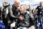 Amsterdam 3 september 2017  
ALS Cityswim in de amsterdamse grachten. Fernando Ricksen met Rene Froger