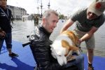Amsterdam 3 september 2017  
ALS Cityswim in de amsterdamse grachten. Fernando Ricksen deed de opening