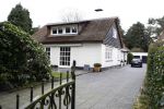 Laren 26 maart 2007
Fons te Poel verliefd met zijn vrouw in Laren. hun nieuwe huis
Peter Smulders bv