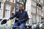 Amsterdam 1 augustus 2017 
Frank Sanders voor het Betty Asfalt complex waar hij binnenkort zijn premiere heeft