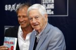 Apeldoorn 2 september 2017
Premiere Spaak in Omnisport . De hoofdrollen worden oa gespeeld door Tim Douwsma Aart Staartjes en Saskia Elise. Steven de Jong is de producent. Frits Bolkesteijn krijgt het eerste boek