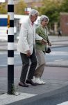 Amsterdam 6 augustus 2017 
Frits Bolkestein met zijn vrouw Femke Boersma wachtend op de tram